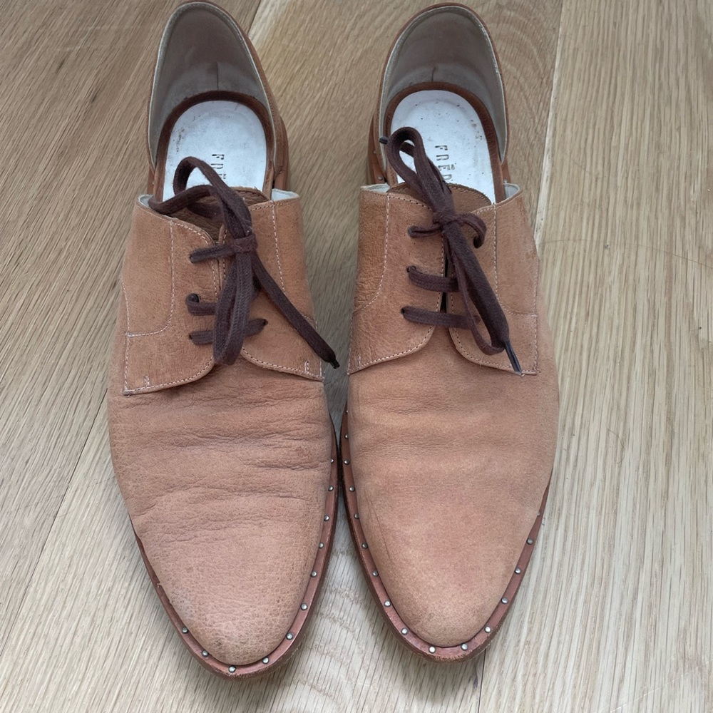 Freda Salvador D'orsay Oxford Flats in Beige